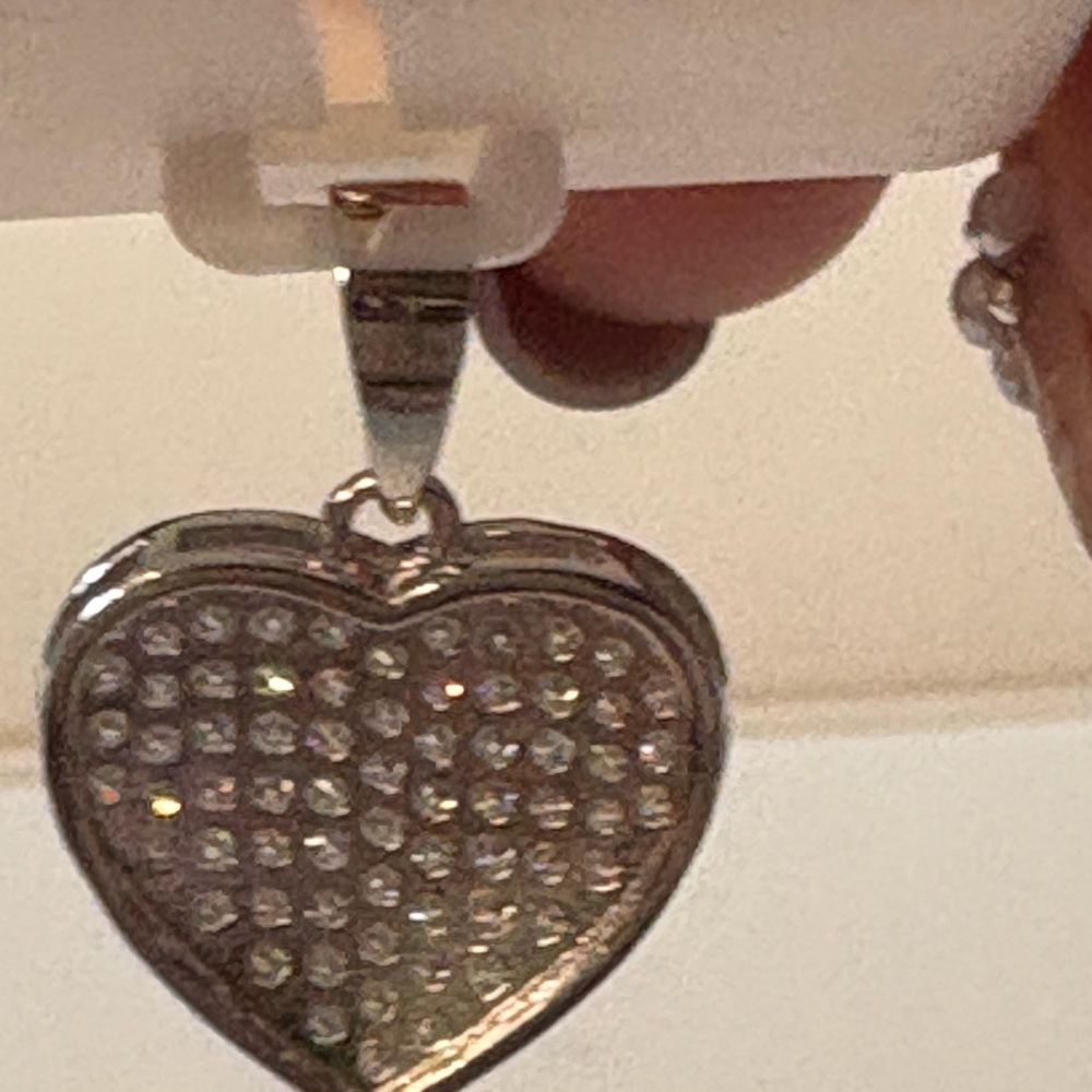 Elegant Silver Heart Pendant Necklace - Picture 6 of 7